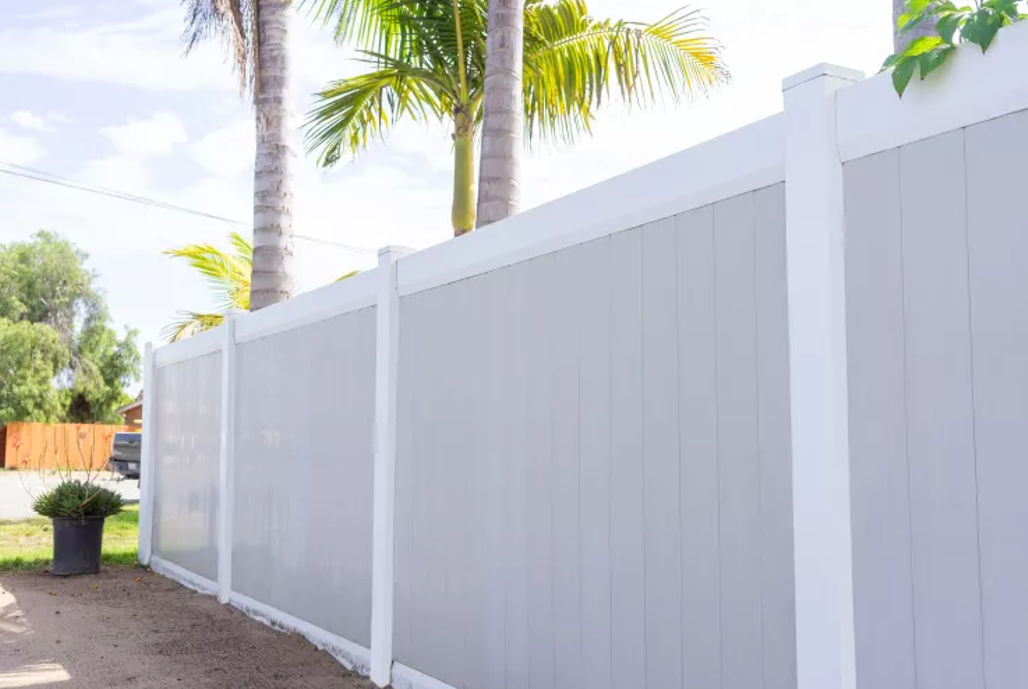 Design Options for Vinyl Fences in St. Louis